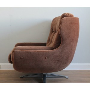 Mid Century Modern Egg style armchair