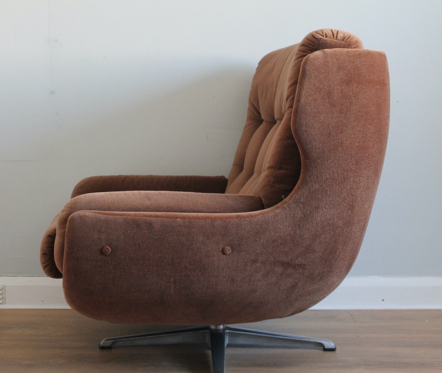 Mid Century Modern Egg style armchair