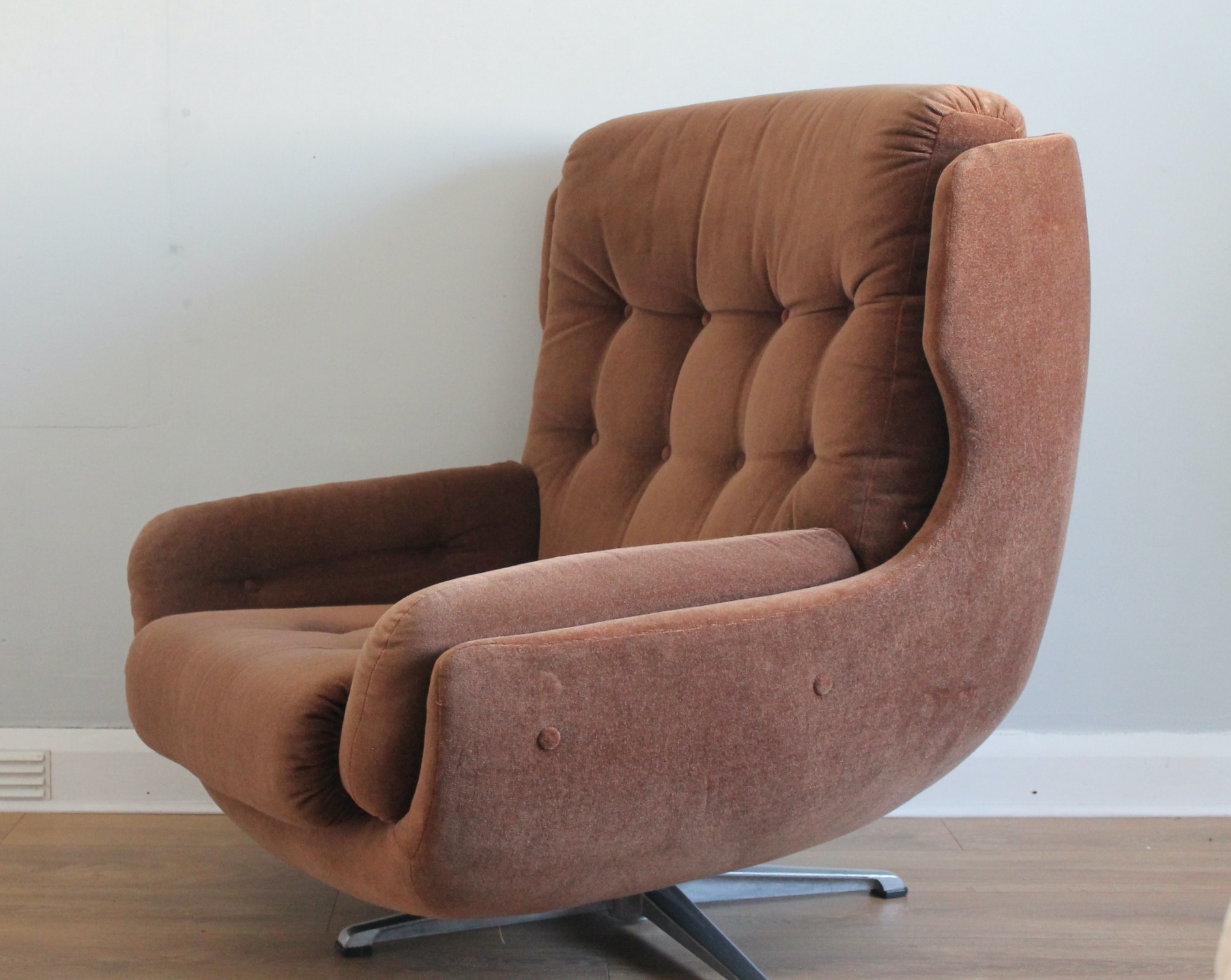 Mid Century Modern Egg style armchair