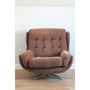 Mid Century Modern Egg style armchair