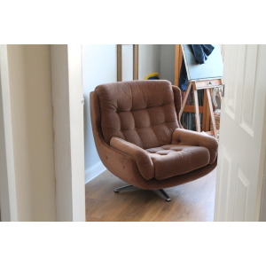 Mid Century Modern Egg style armchair