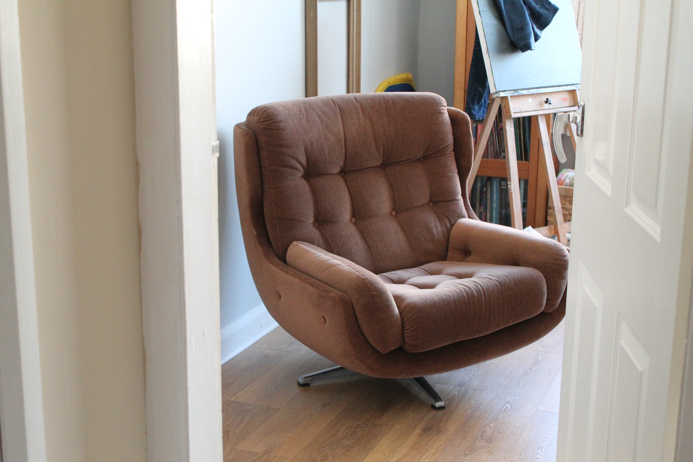 Mid Century Modern Egg style armchair