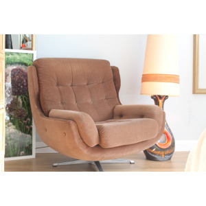Mid Century Modern Egg style armchair