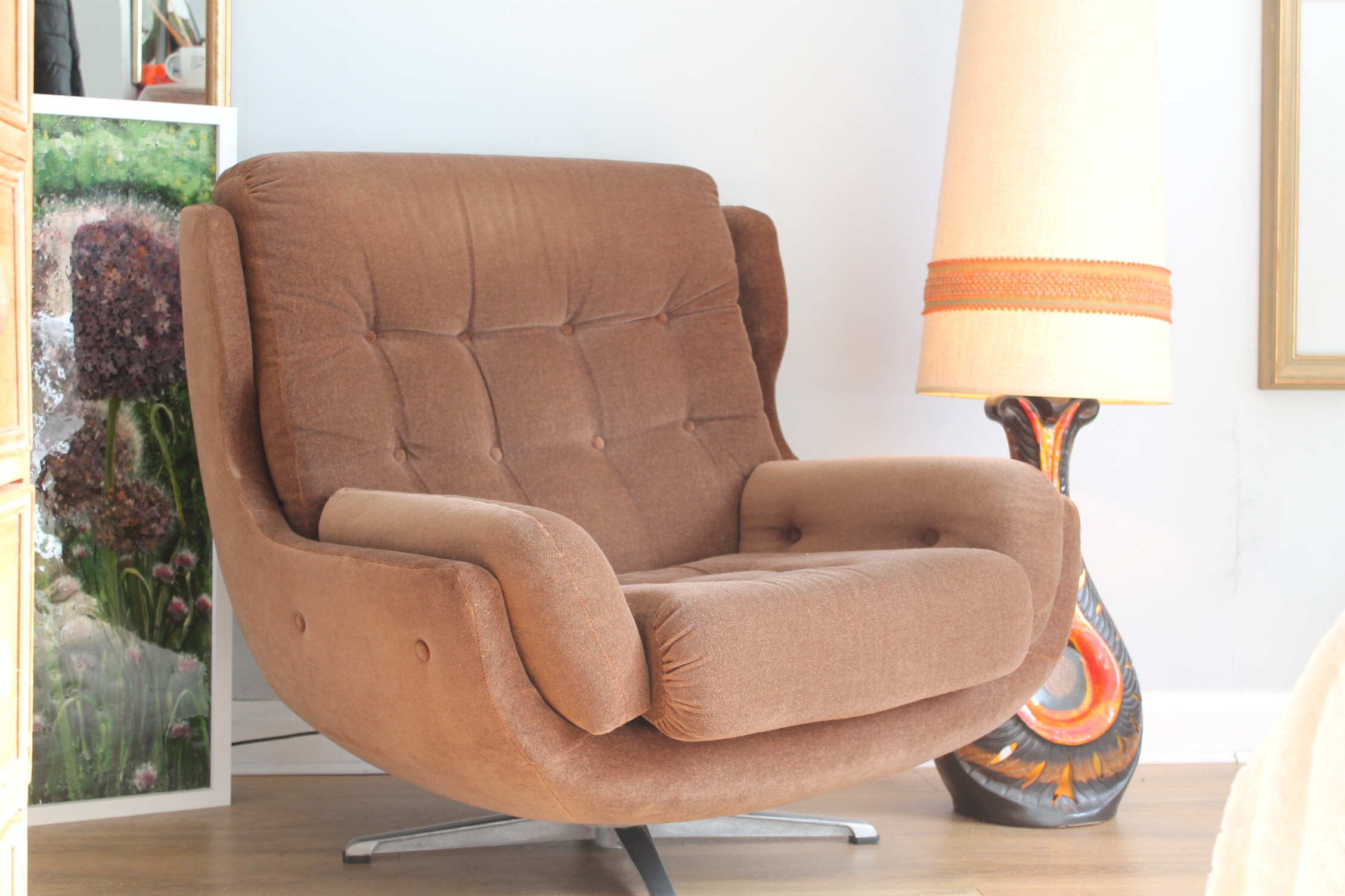 Mid Century Modern Egg style armchair