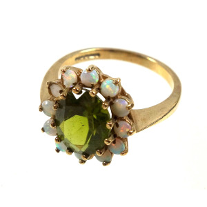 A good antique 9ct gold ring set cut peridot and multi opals Ring - boxed C.1900