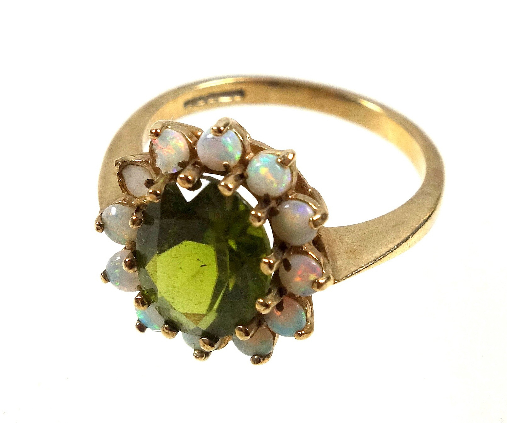 A good antique 9ct gold ring set cut peridot and multi opals Ring - boxed C.1900