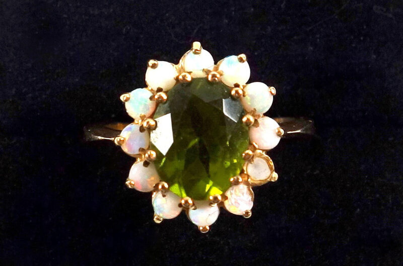 A good antique 9ct gold ring set cut peridot and multi opals Ring - boxed C.1900