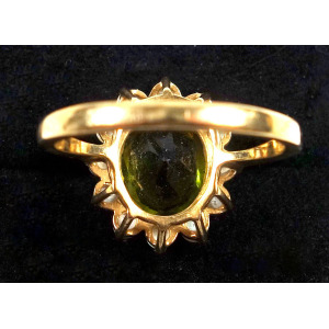 A good antique 9ct gold ring set cut peridot and multi opals Ring - boxed C.1900