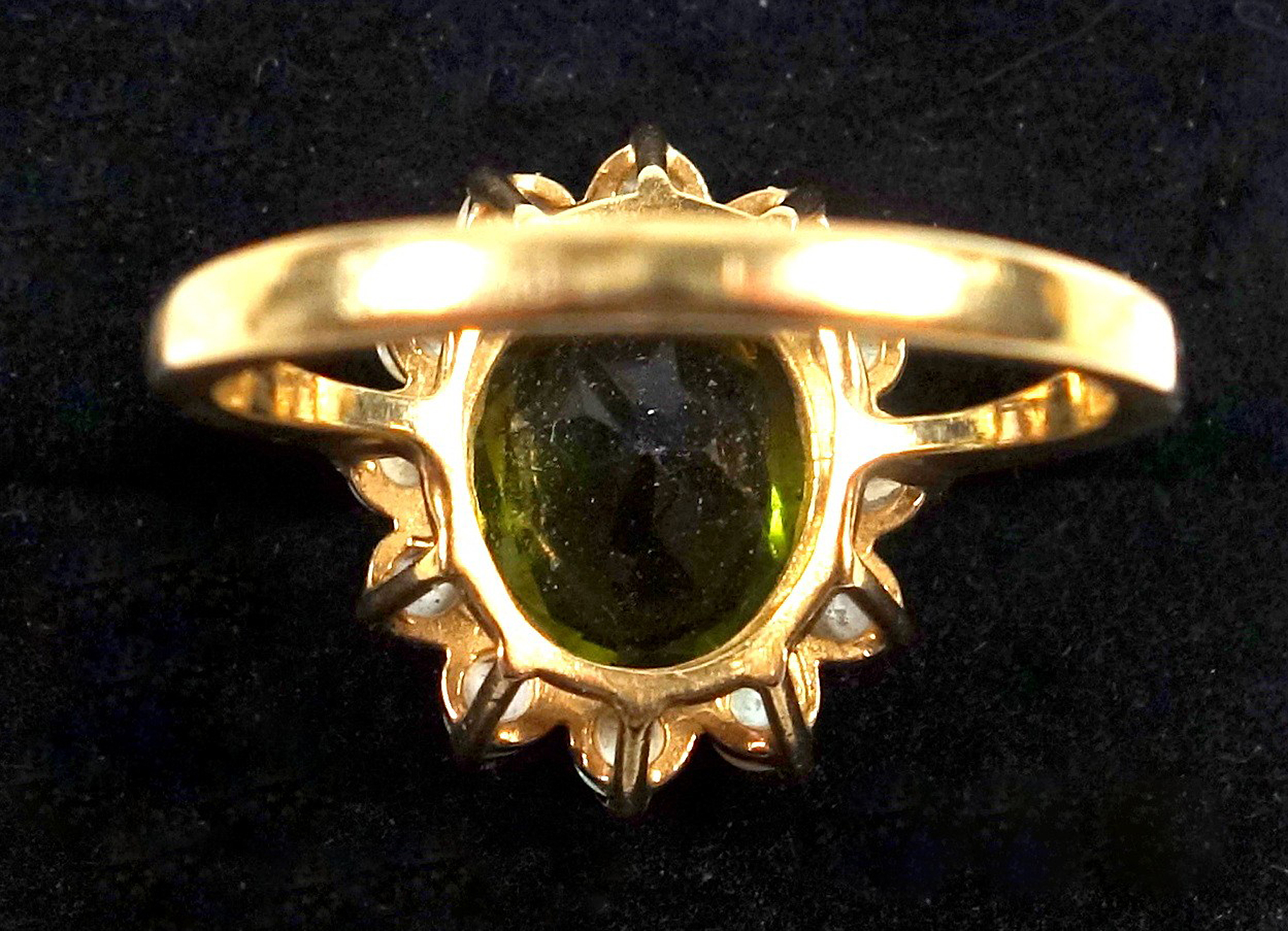 A good antique 9ct gold ring set cut peridot and multi opals Ring - boxed C.1900