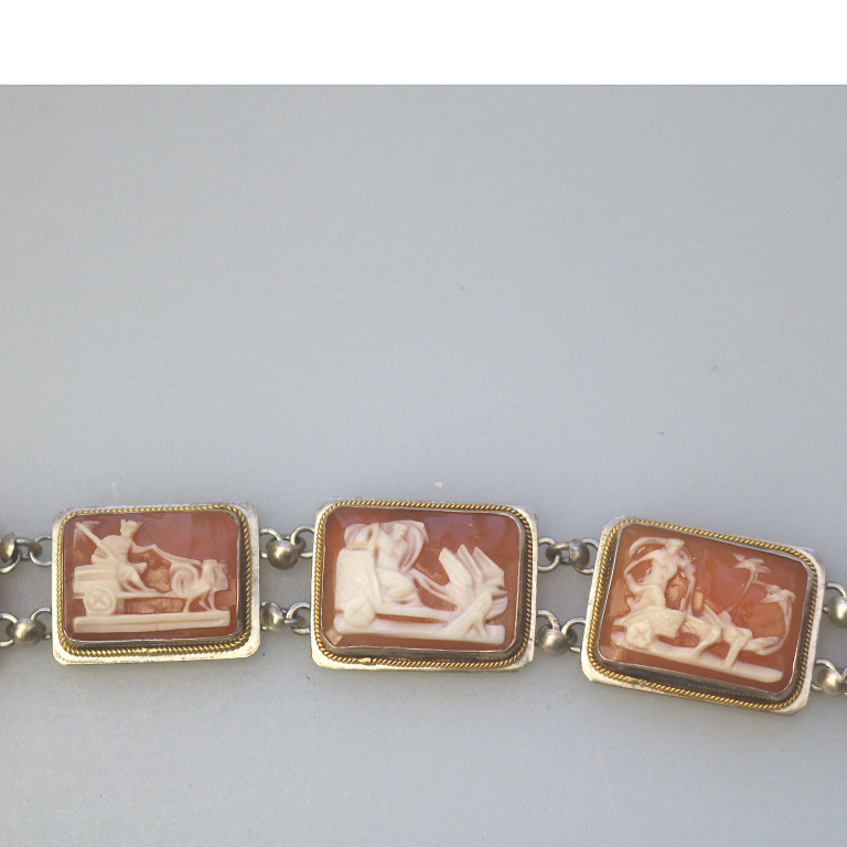 An attractive 7 panel antique 800 solid silver Cameo shell Bracelet C.1940's - Image 4