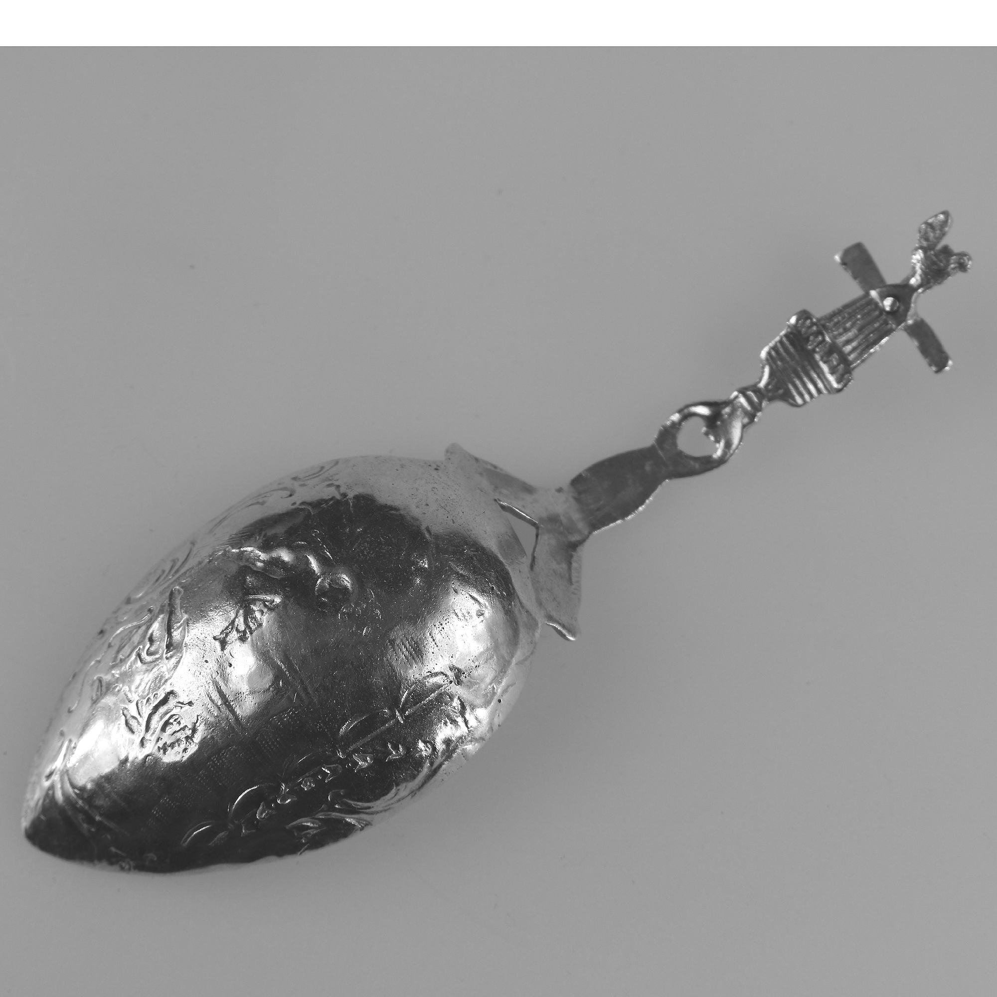 A 925 solid silver Caddy Spoon with twin dolphin and windmill stem C.early 20thC