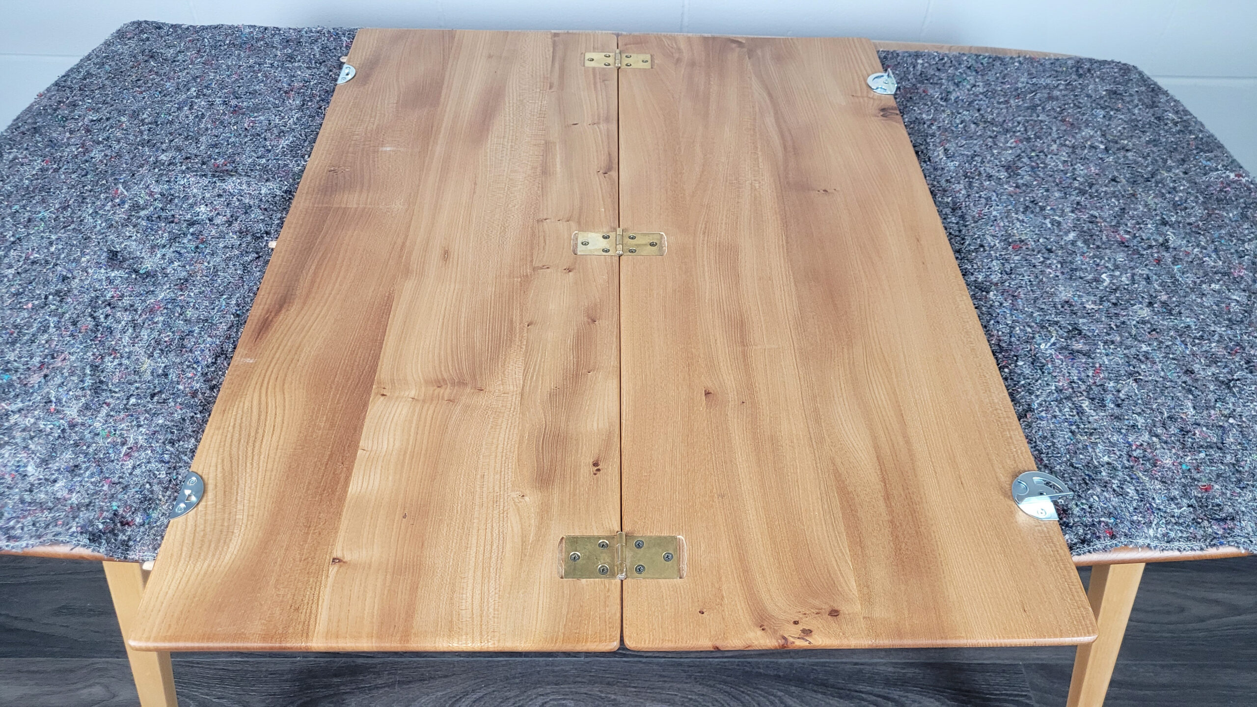 Ercol Grand Extending Dining Table, 1960s