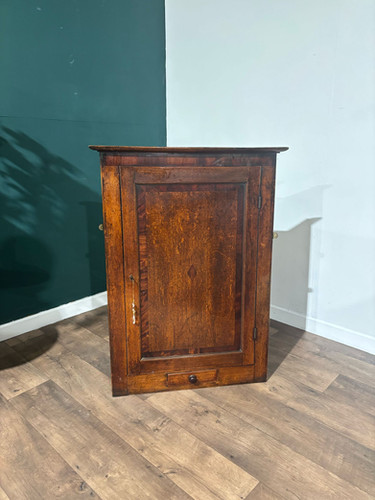 Georgian Oak With Mahogany Cross Banding Corner Cupboard