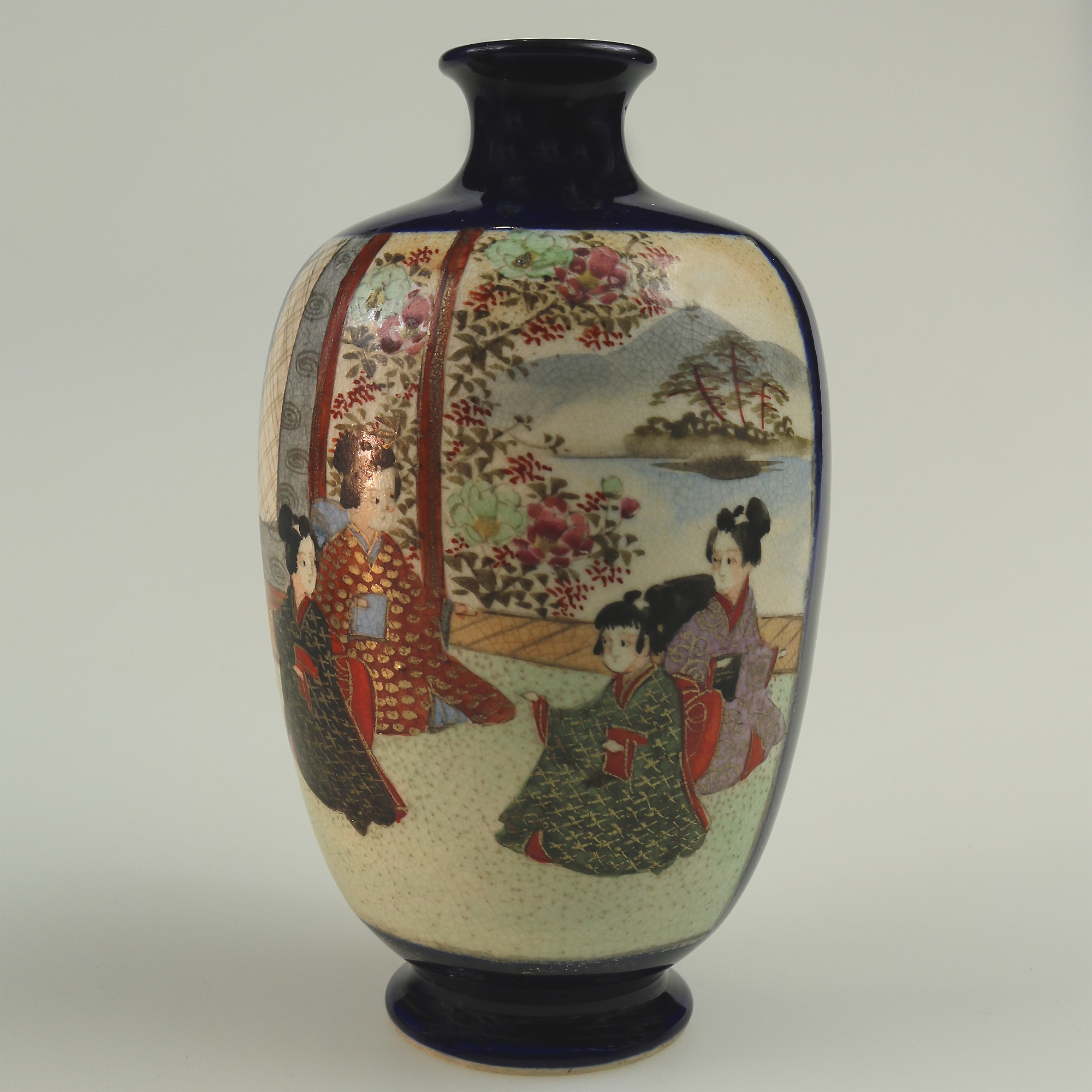 An antique Japanese Satsuma hand-painted ceramic Vase C.1900