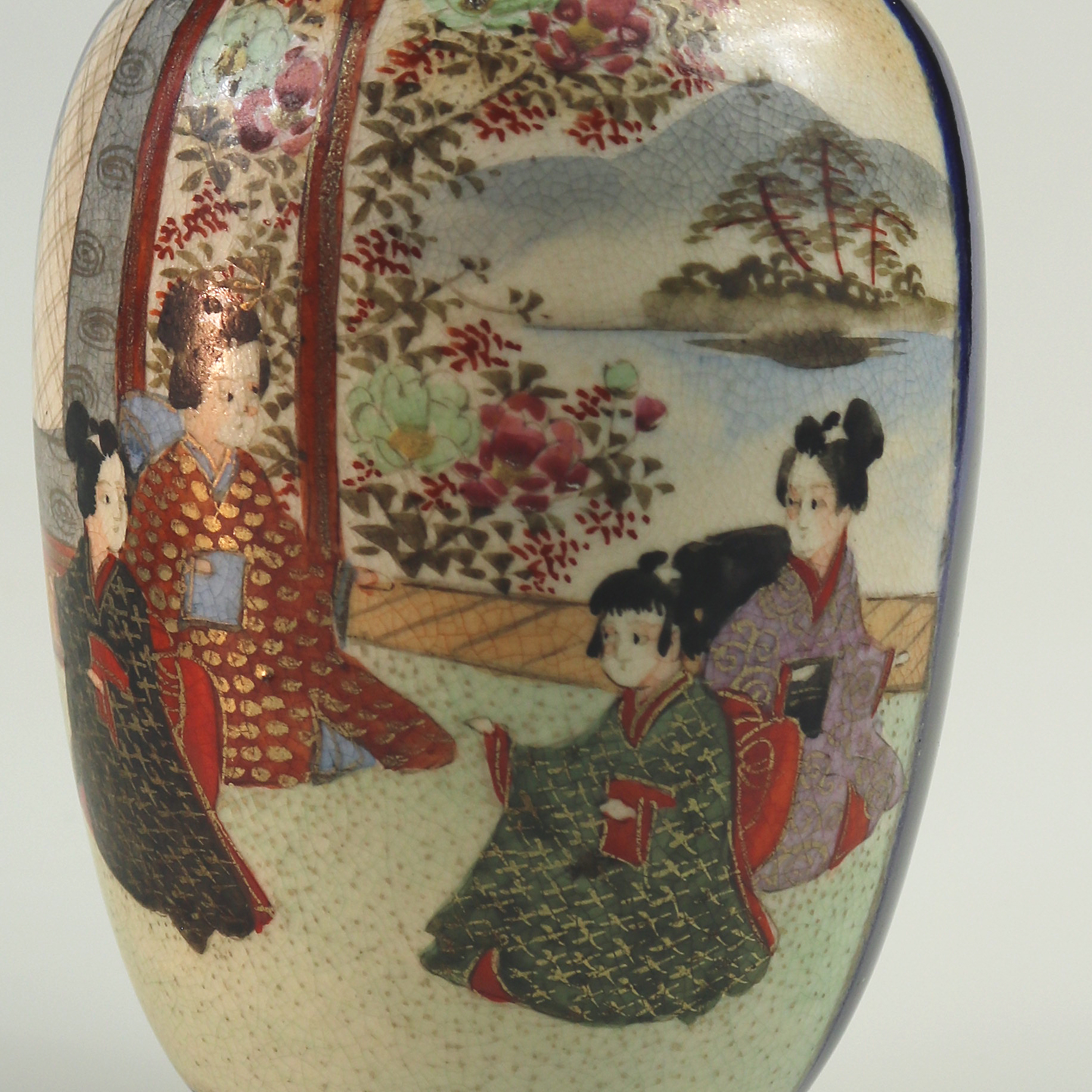 An antique Japanese Satsuma hand-painted ceramic Vase C.1900