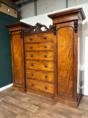 Victorian Gentleman's Sentry Wardrobe