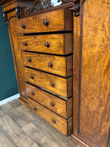 Victorian Gentleman's Sentry Wardrobe