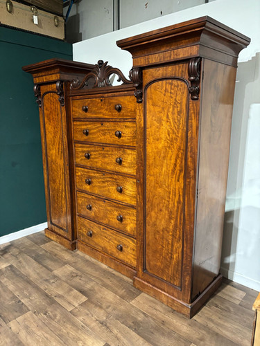 Victorian Gentleman's Sentry Wardrobe