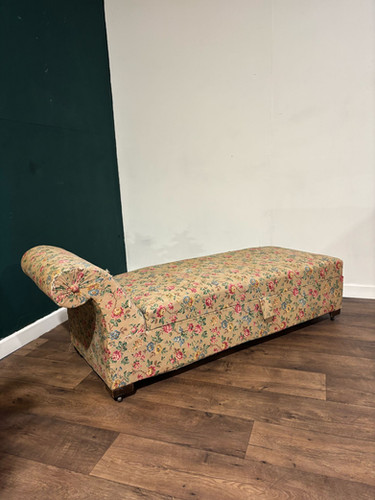 Vintage Chaise / Day bed