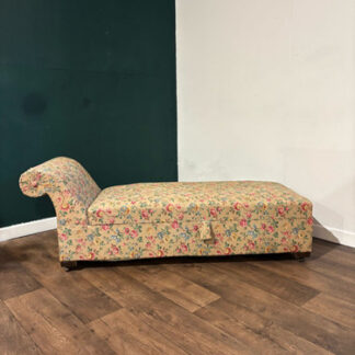 Vintage Chaise / Day bed