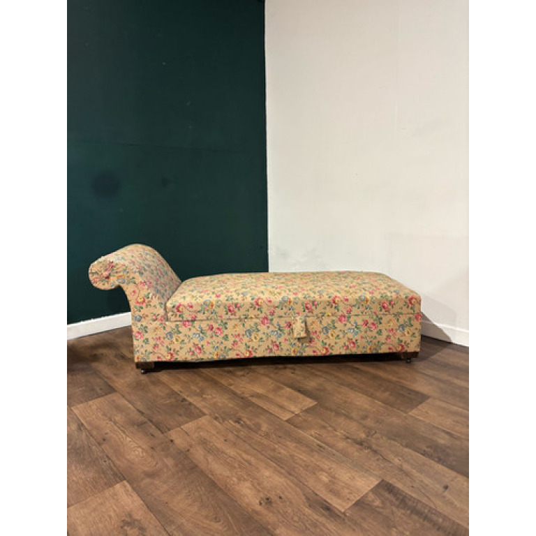 Vintage Chaise / Day bed