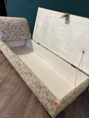 Vintage Chaise / Day bed
