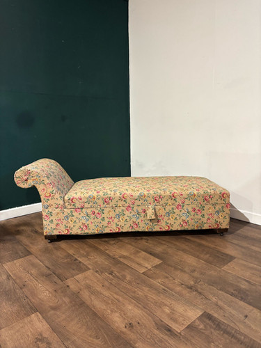Vintage Chaise / Day bed