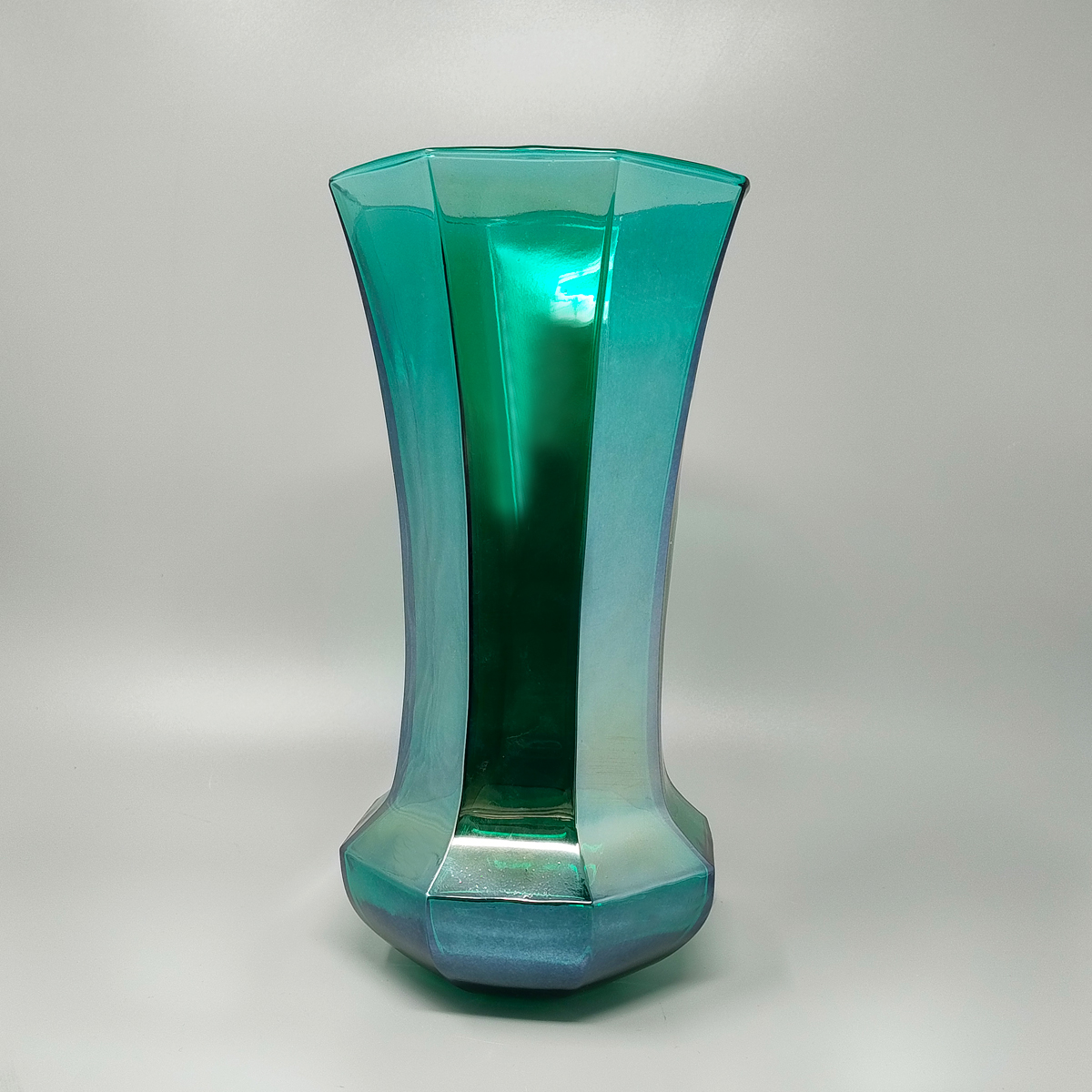 1970s Exquisited Handcrafted Green Vase by Ca dei Vetrai in Murano Glass. Made in Italy