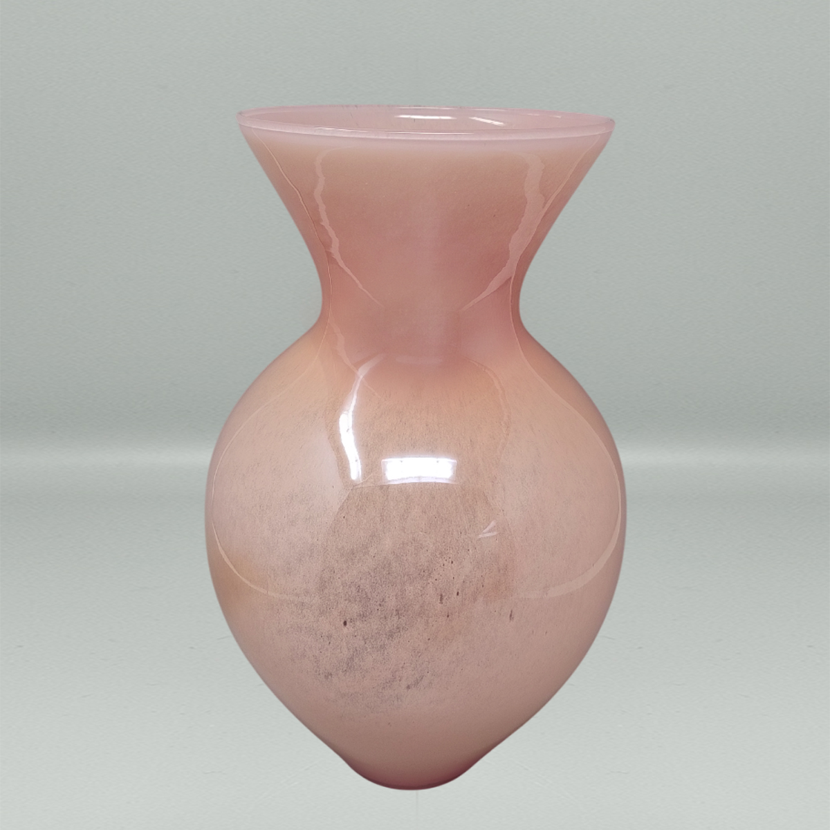 1970s Luxury Pink Handrafted Vase in Murano Glass by Maestro del Vetro. Made in Italy