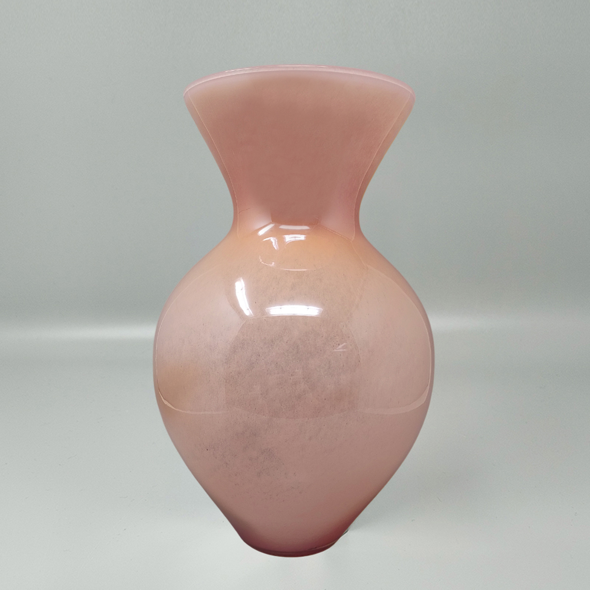 1970s Luxury Pink Handrafted Vase in Murano Glass by Maestro del Vetro. Made in Italy