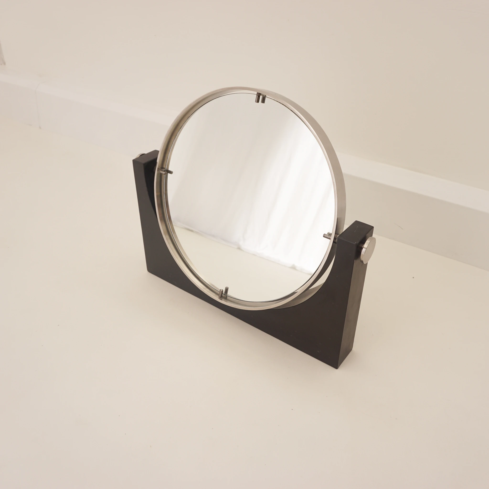 Angelo Mangiarotti Round Table Mirror