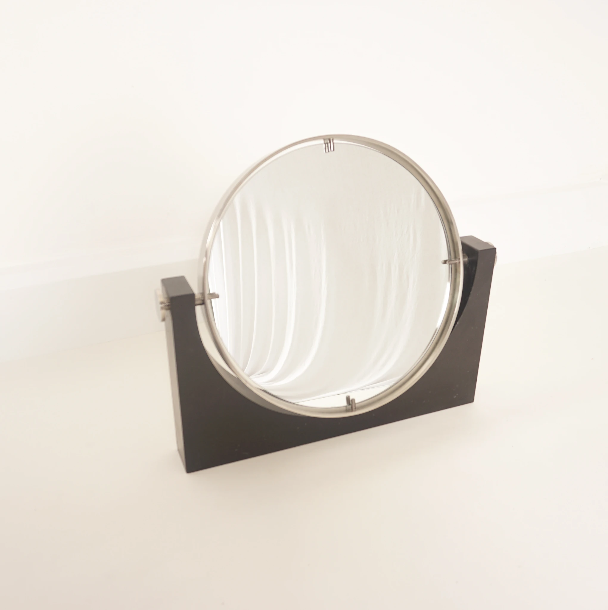 Angelo Mangiarotti Round Table Mirror