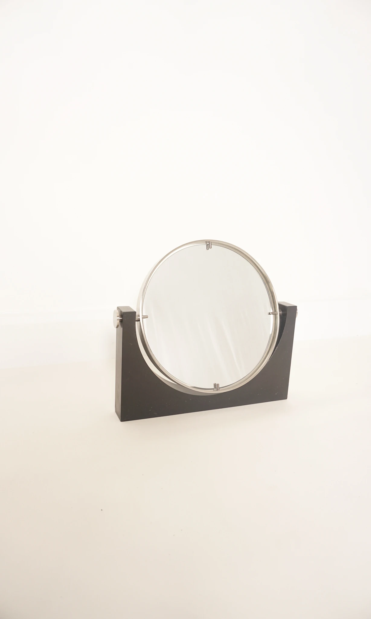 Angelo Mangiarotti Round Table Mirror