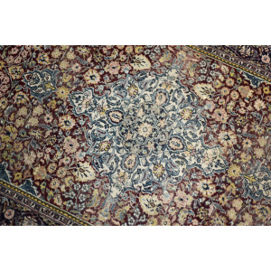 Vintage Hand-Woven Middle Eastern Oriental Isfahan Rug, 1940s