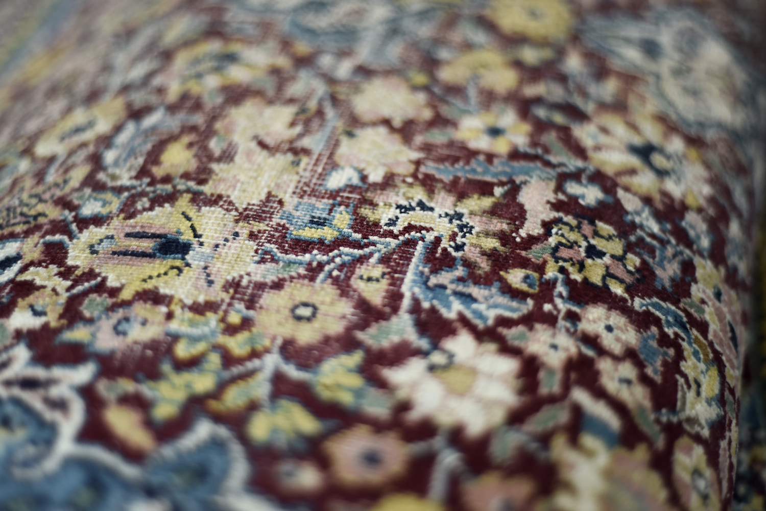 Vintage Hand-Woven Middle Eastern Oriental Isfahan Rug, 1940s