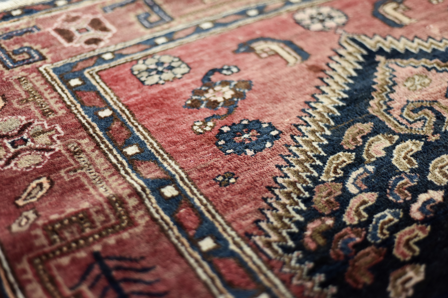 Vintage Hand-Woven Middle Eastern Oriental Hamadan Kamse Rug, 1960s