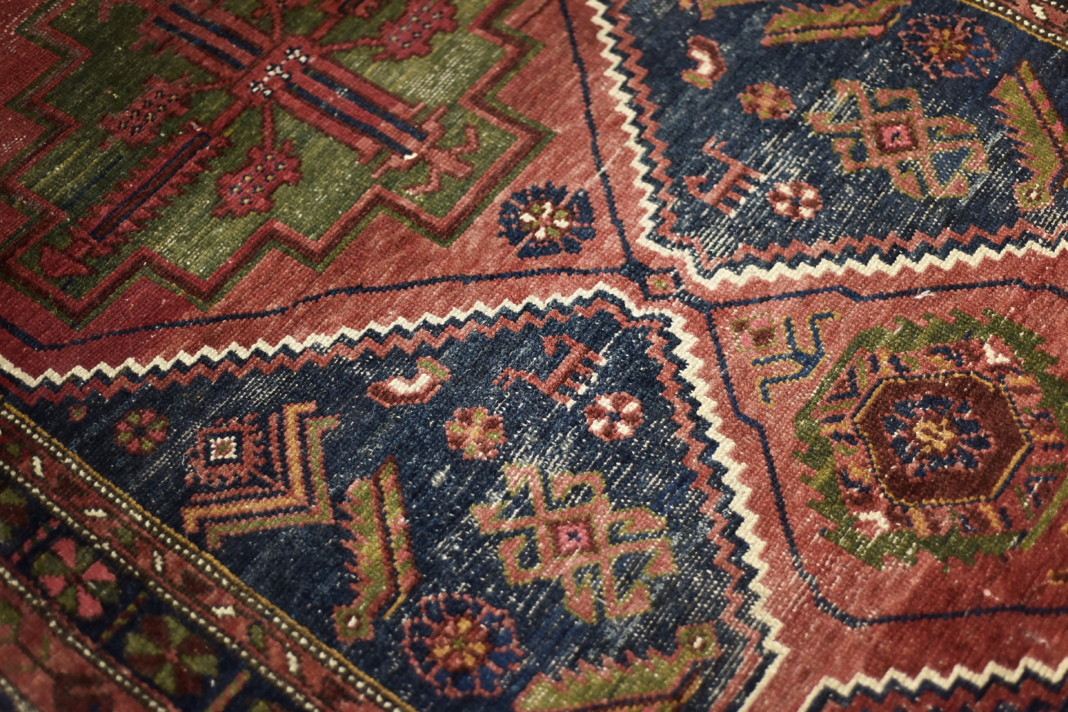 Vintage Hand-Woven Oriental Nomadic Tribal Shiraz Qashqai Rug, 1940s