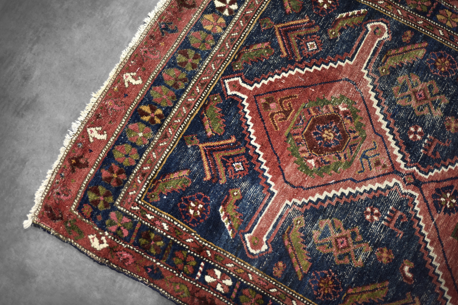 Vintage Hand-Woven Oriental Nomadic Tribal Shiraz Qashqai Rug, 1940s
