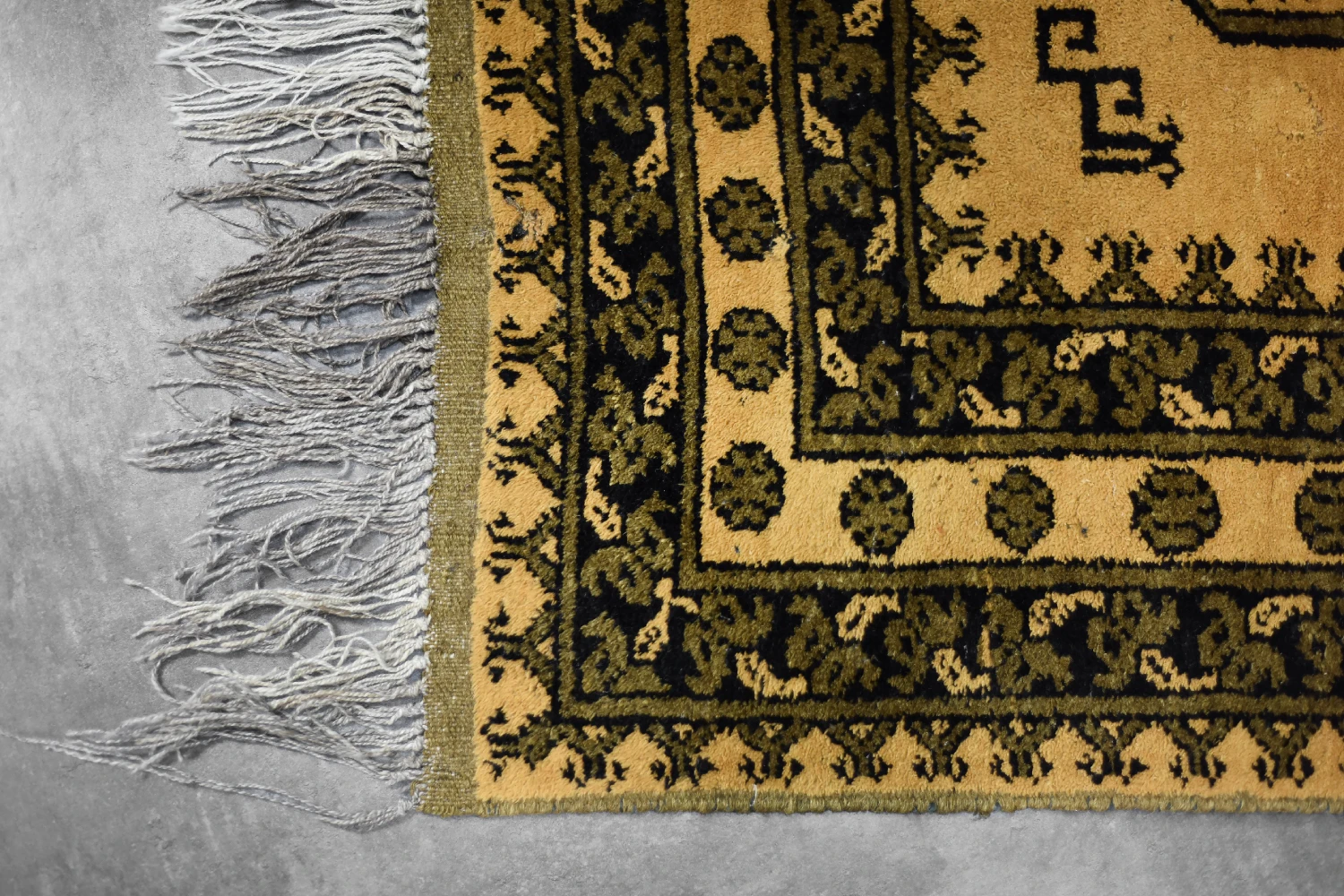 Vintage Hand-Woven Oriental Afghan Gold Ersari Rug, 1930s