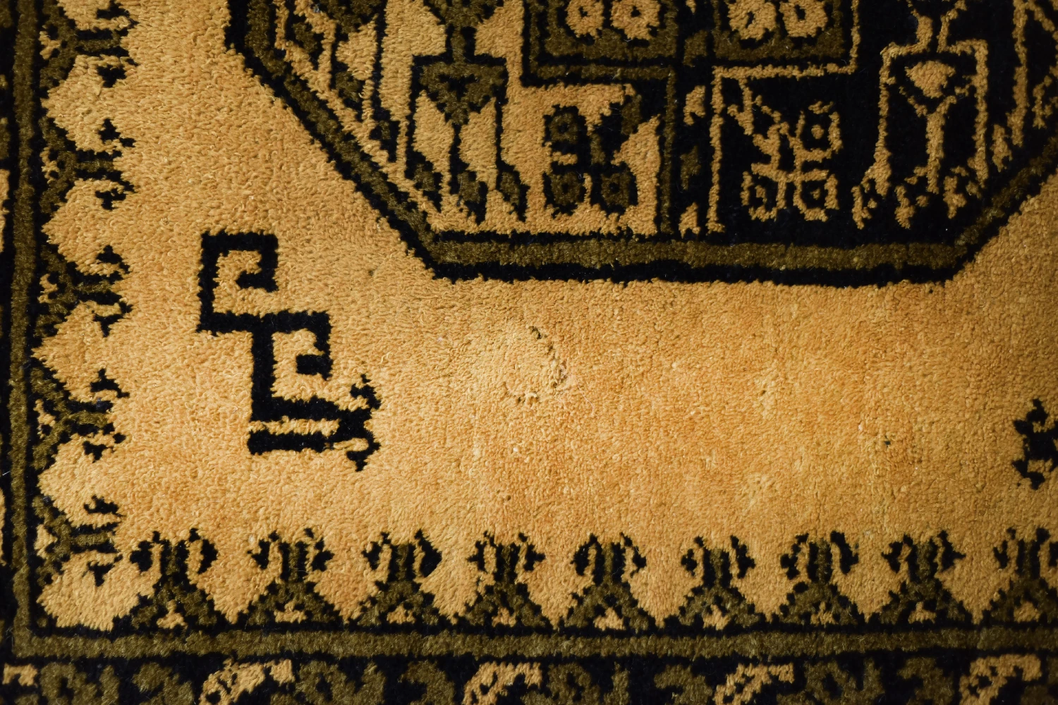 Vintage Hand-Woven Oriental Afghan Gold Ersari Rug, 1930s