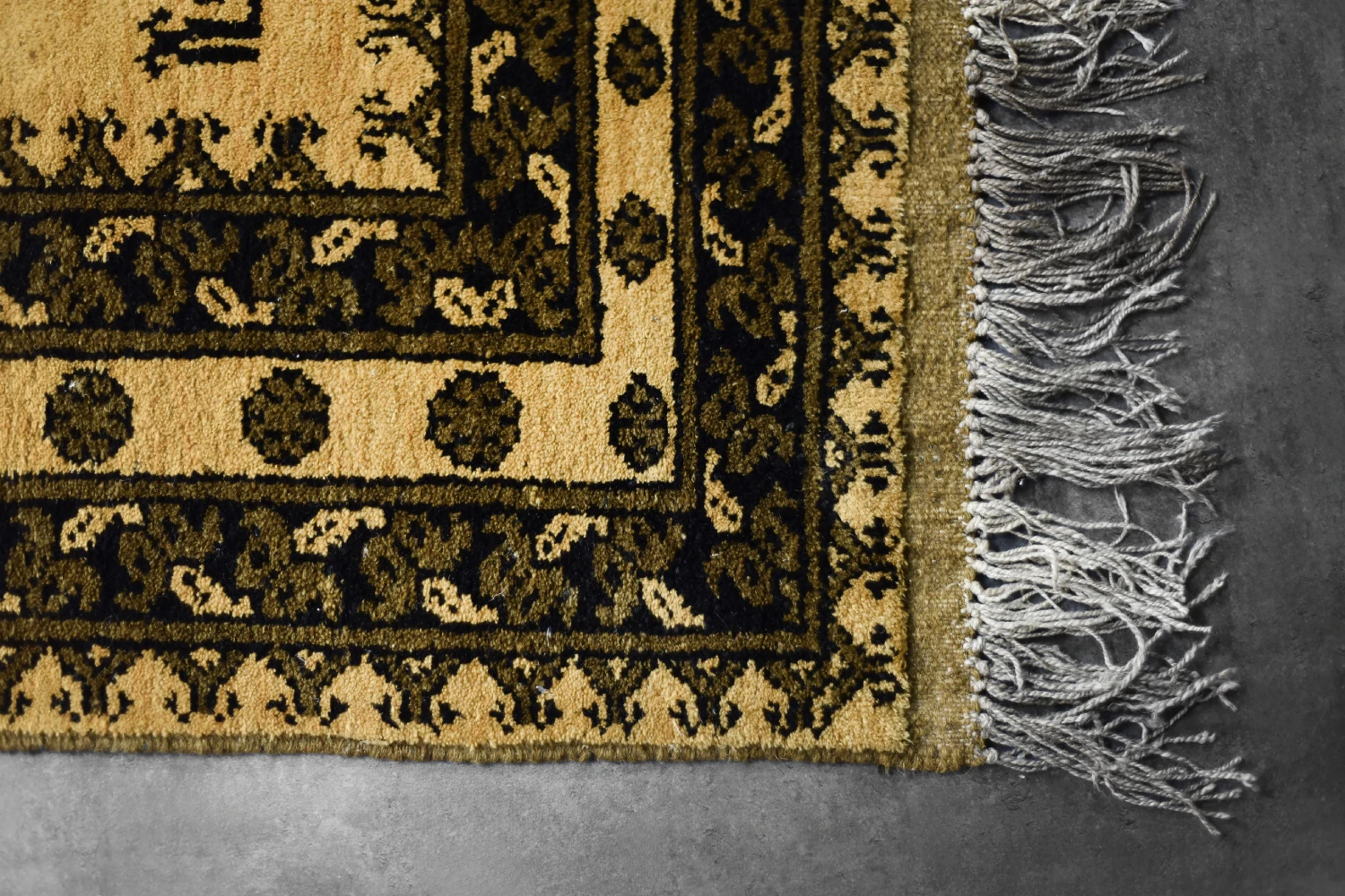 Vintage Hand-Woven Oriental Afghan Gold Ersari Rug, 1930s
