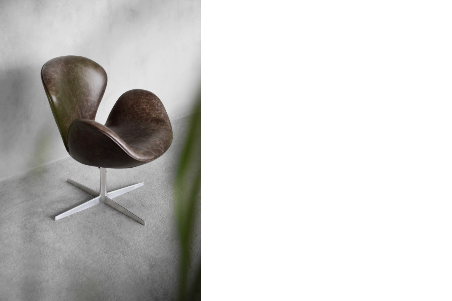 Mid-Century Danish Modern Brown Leather Swan Chair by Arne Jacobsen for Fritz Hansen, 1958
