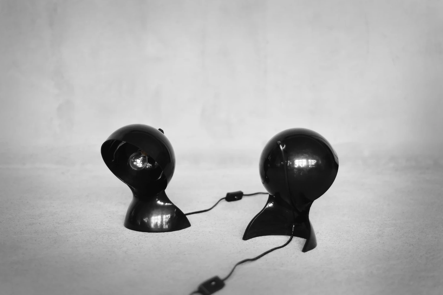 Vintage Modern Black Dalù Table Lamp by Vico Magistretti for Artemide, 1960s, Set of 2
