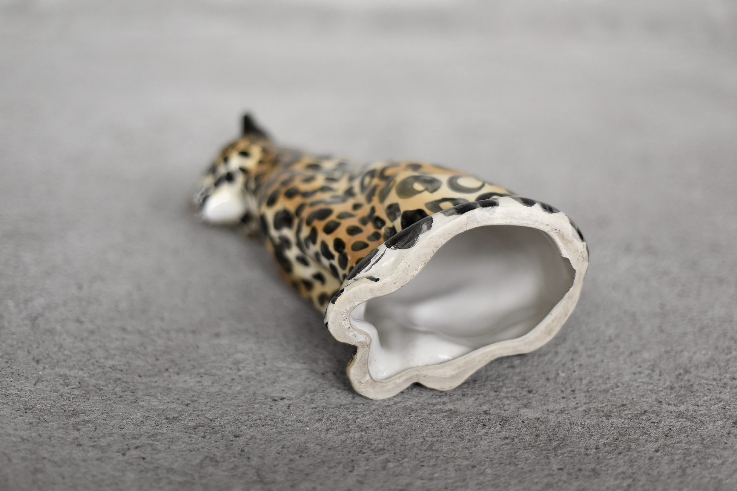 Vintage Mid-Century Italian Modern Ceramic Sculpture of a Seating Leopard, 1970s
