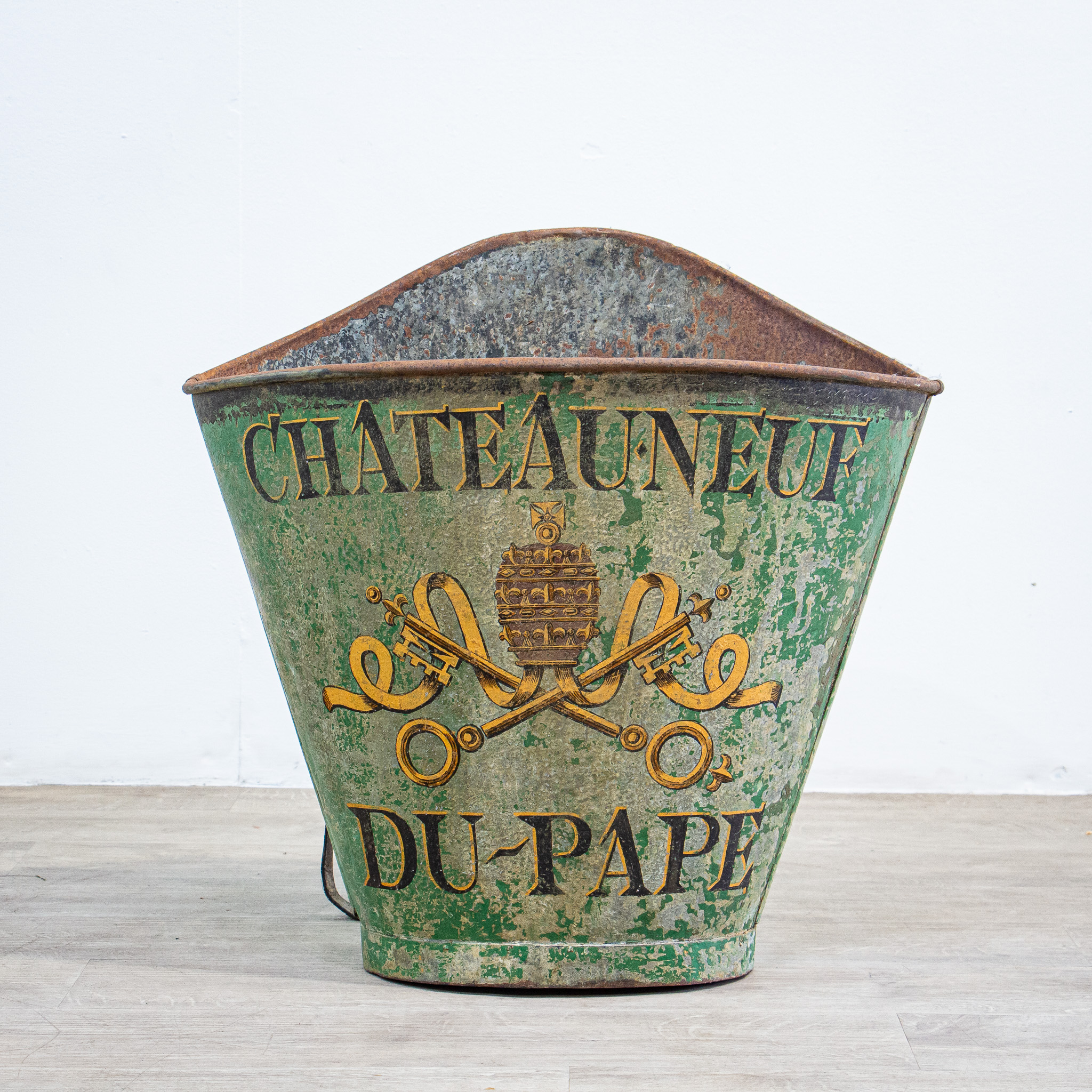 Green Chateauneuf Du Pape Grape Hod