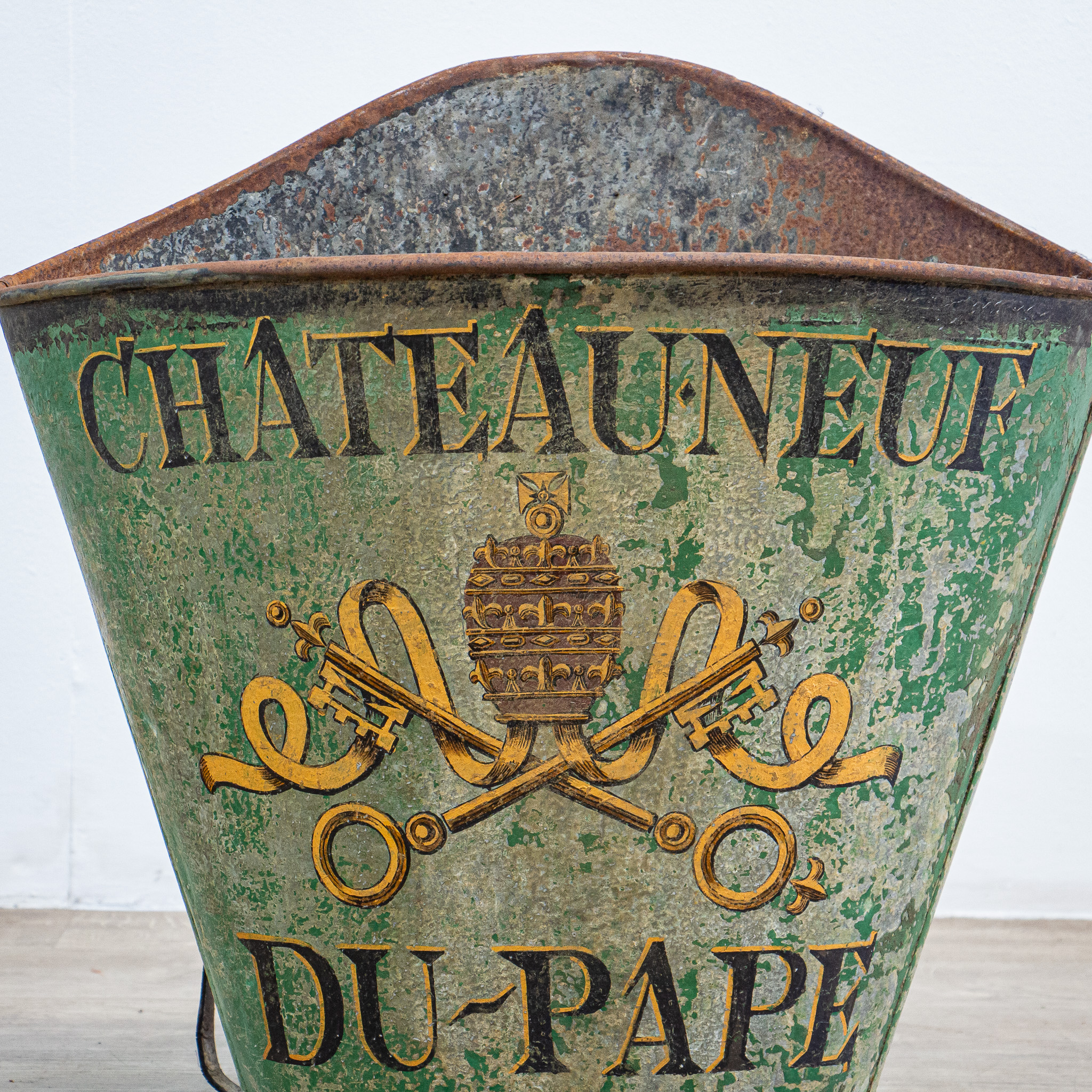 Green Chateauneuf Du Pape Grape Hod