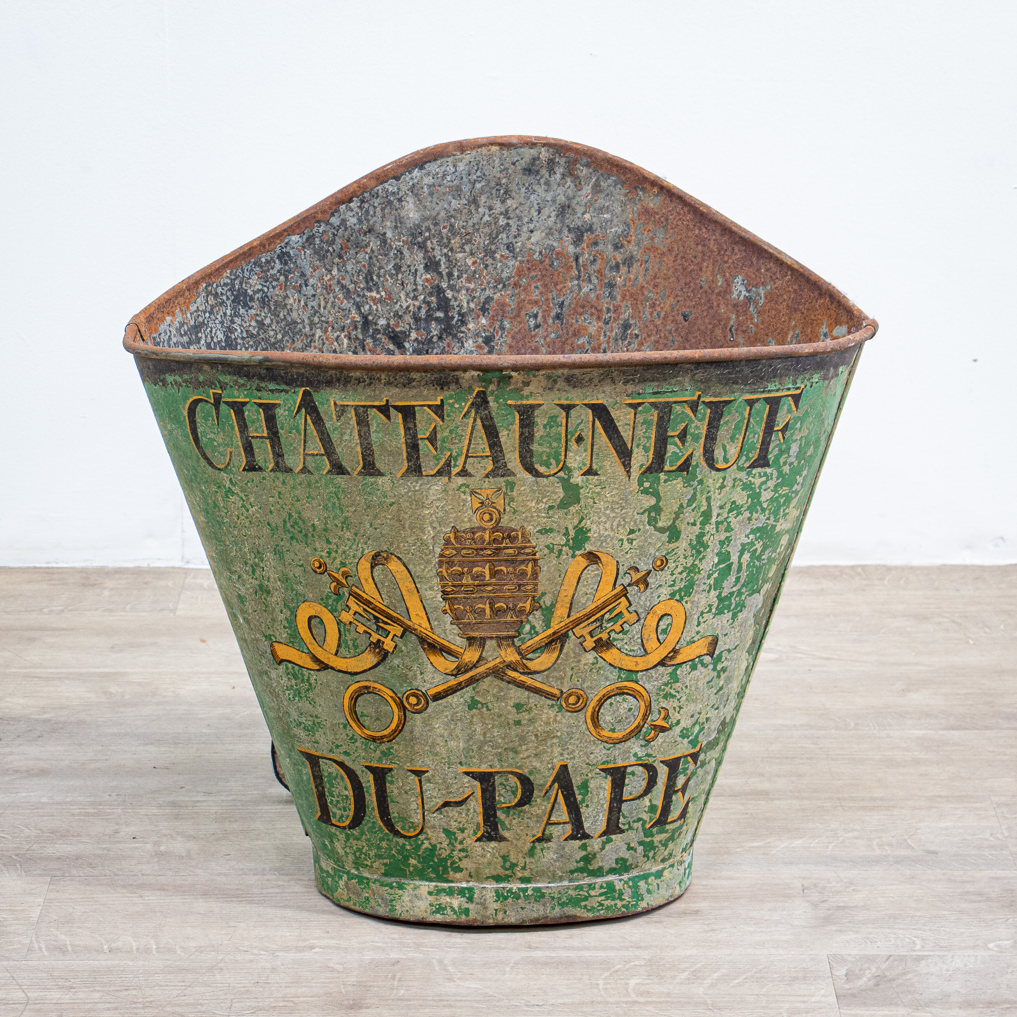 Green Chateauneuf Du Pape Grape Hod