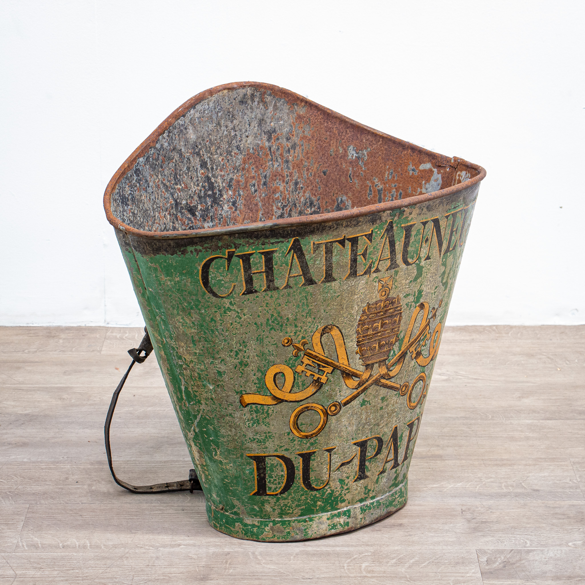 Green Chateauneuf Du Pape Grape Hod