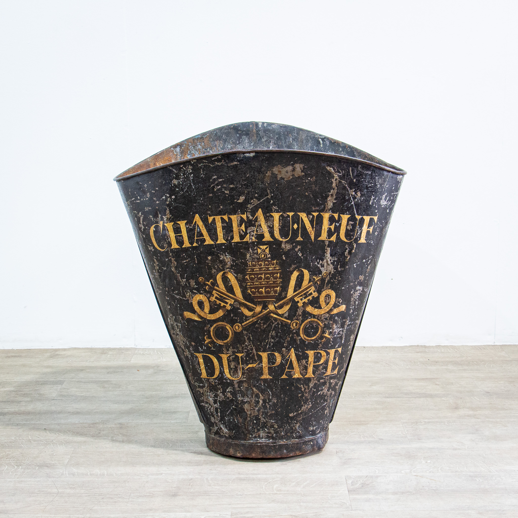 Black Chateauneuf Du Pape Grape Hod