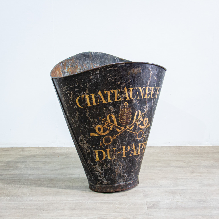 Black Chateauneuf Du Pape Grape Hod